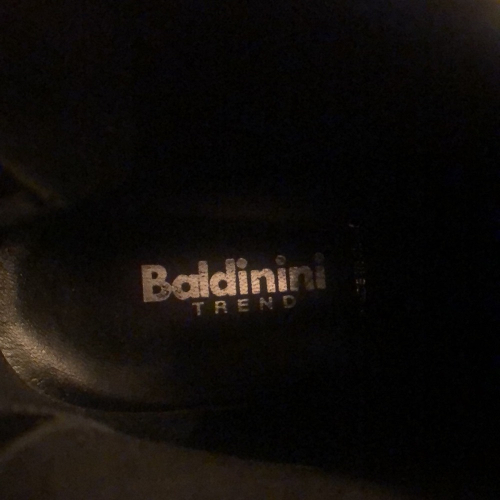 Italian Brand Baldinini -Size 39 (40) Brown Chelsea Boots - Picture 7 of 10